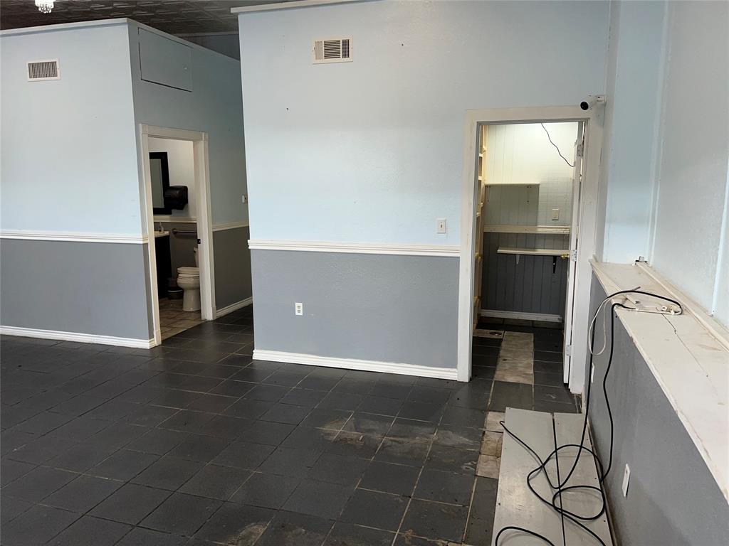 113 N Houston Street Property Photo 10