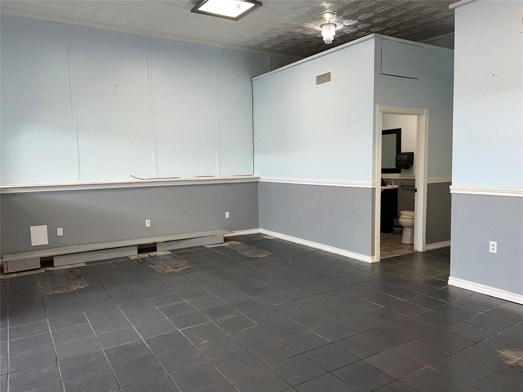 113 N Houston Street Property Photo 11