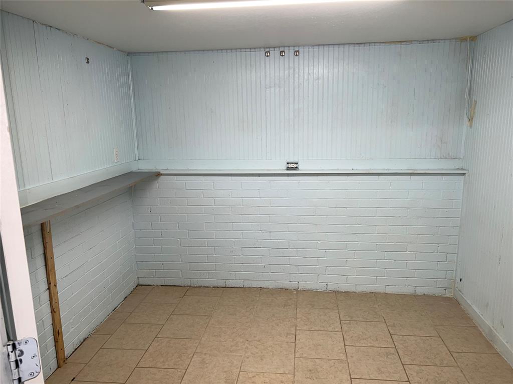 113 N Houston Street Property Photo 17
