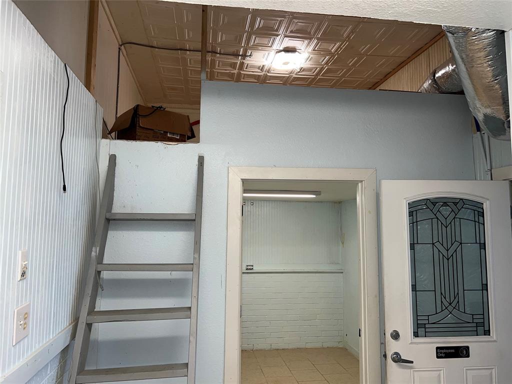 113 N Houston Street Property Photo 18