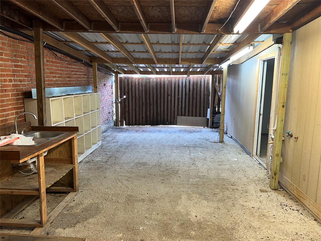 113 N Houston Street Property Photo 32