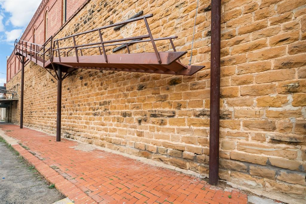 100 N Texas Street Property Photo 7