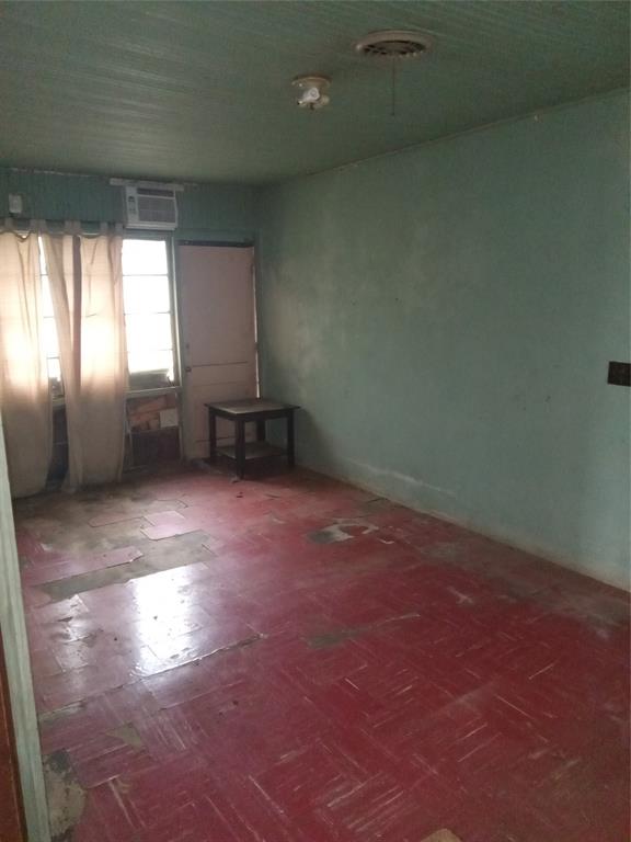 1018 Young Street Property Photo 3