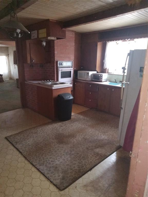 1018 Young Street Property Photo 5