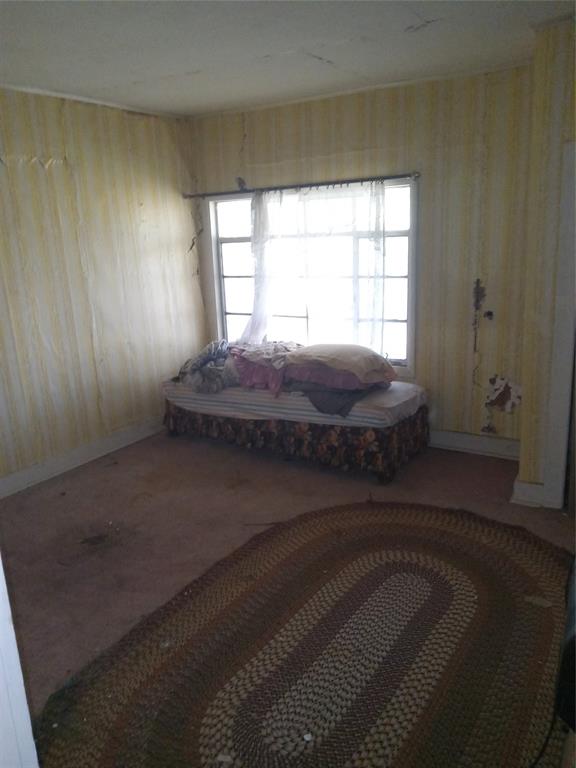 1018 Young Street Property Photo 8