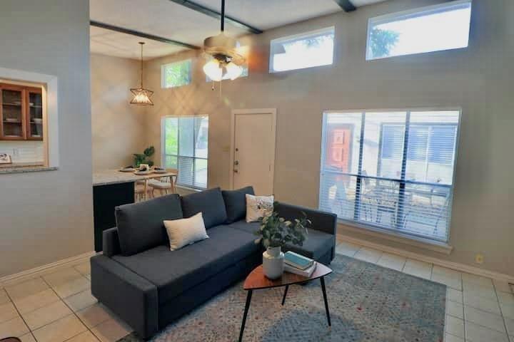 2708 Mccart Avenue Property Photo 4