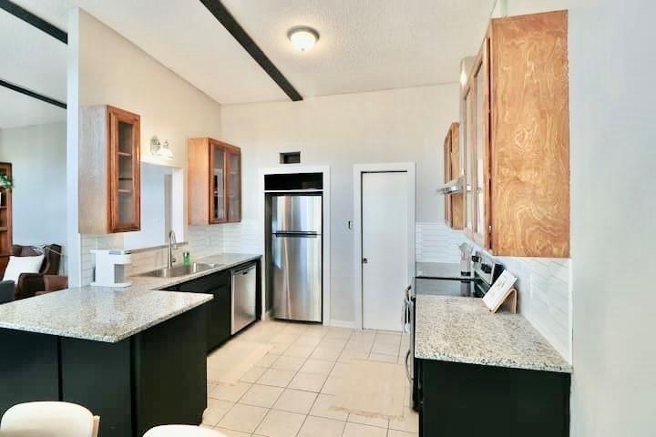 2708 Mccart Avenue Property Photo 8