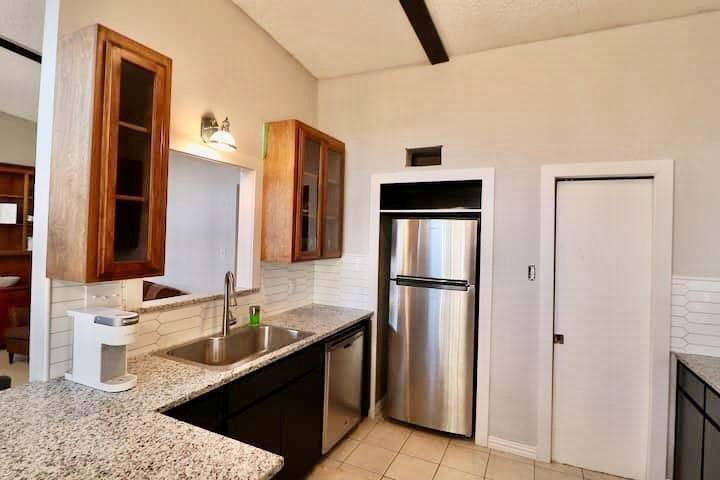 2708 Mccart Avenue Property Photo 9