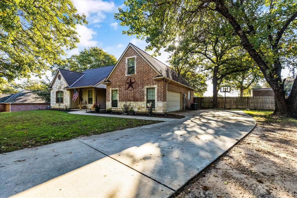 6601 Forest Oaks Court Property Photo 2