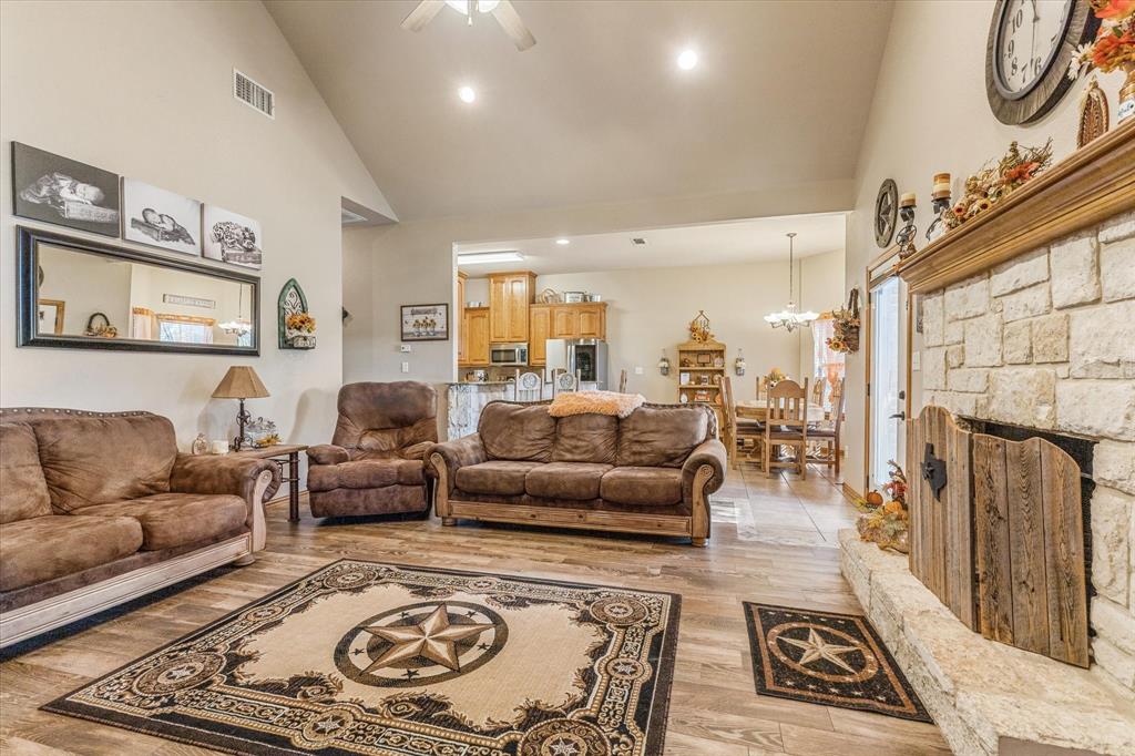 6601 Forest Oaks Court Property Photo 5