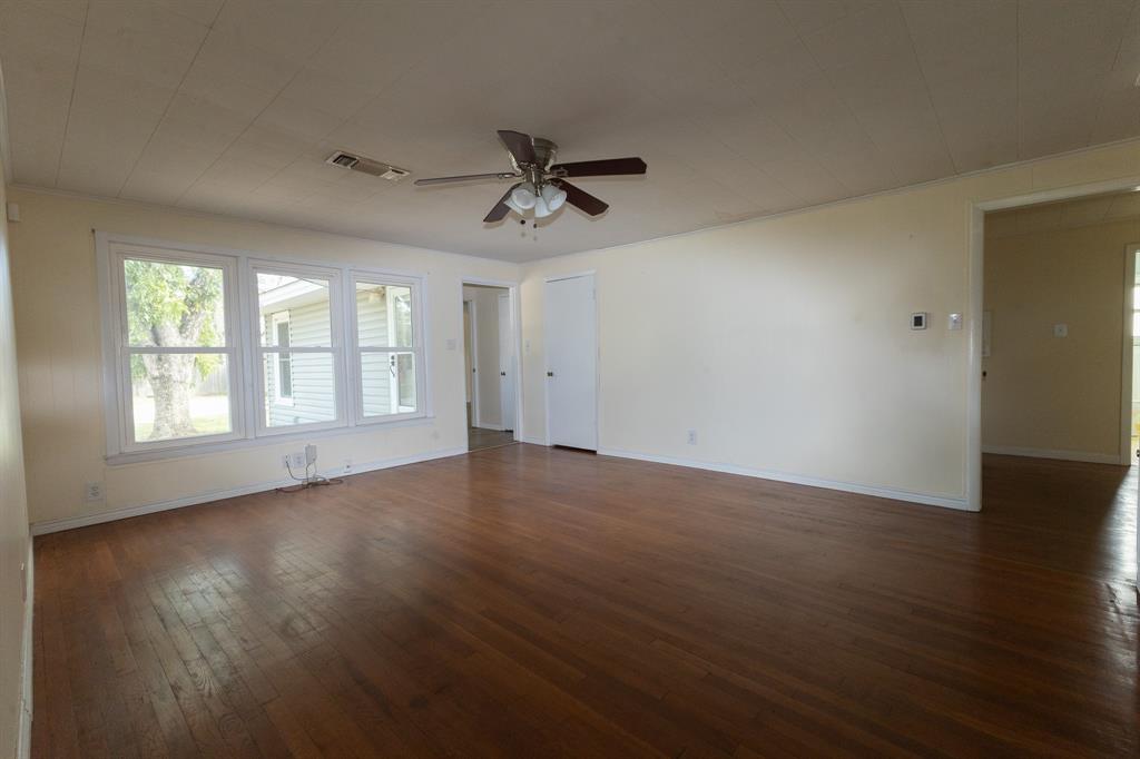 2010 4th Street Property Photo 4