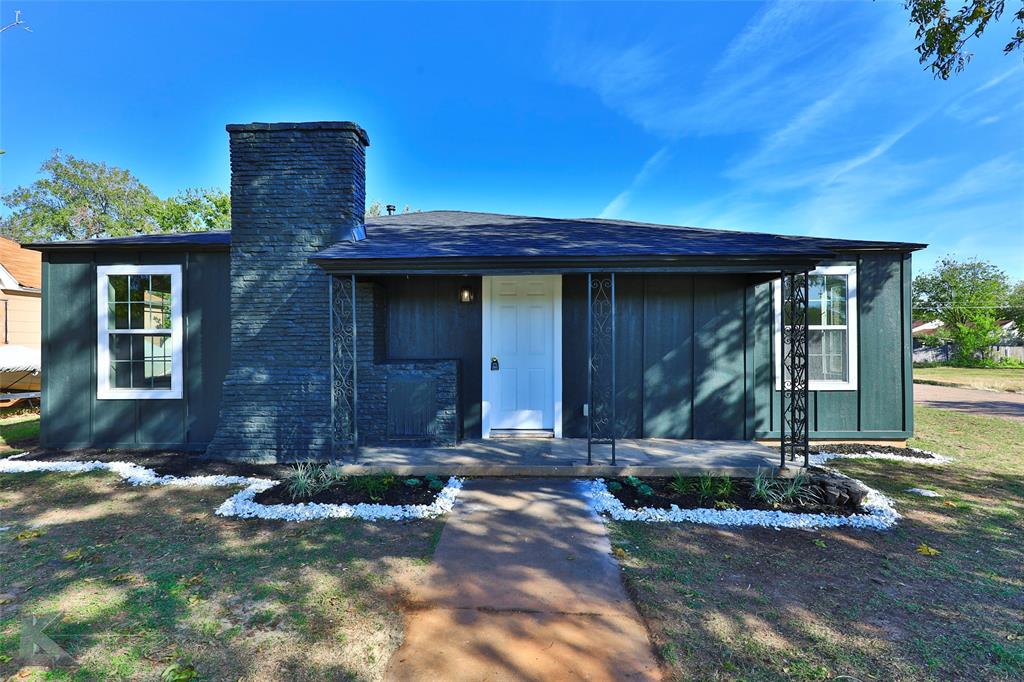 1557 Chestnut Street Property Photo 1