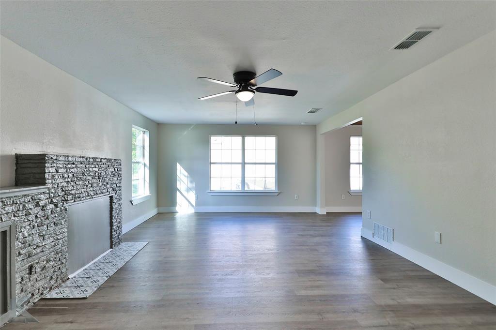 1557 Chestnut Street Property Photo 4