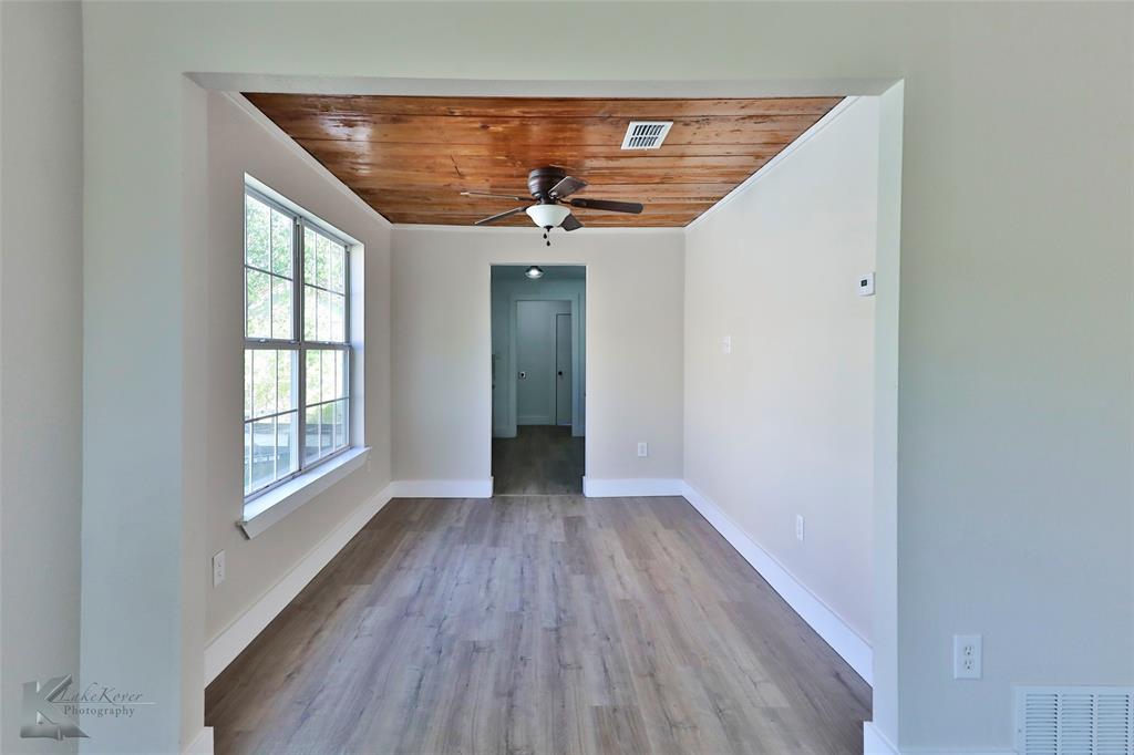 1557 Chestnut Street Property Photo 9