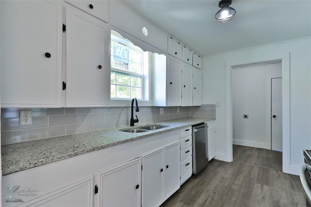 1557 Chestnut Street Property Photo 12