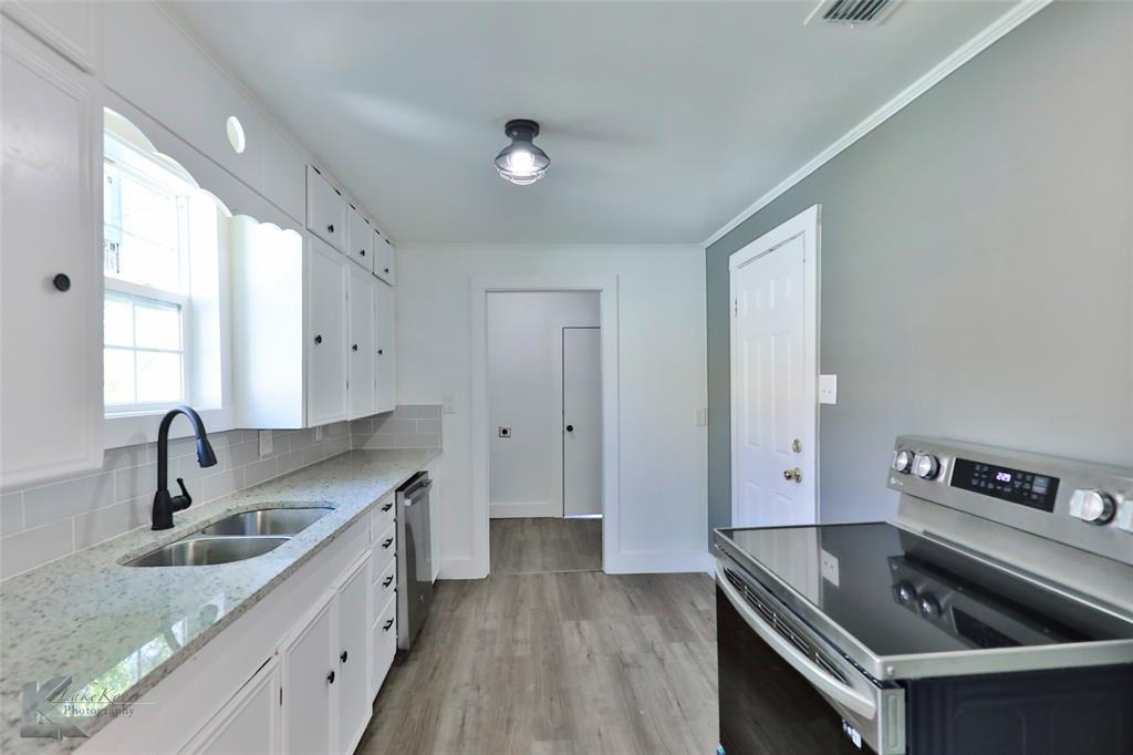 1557 Chestnut Street Property Photo 14