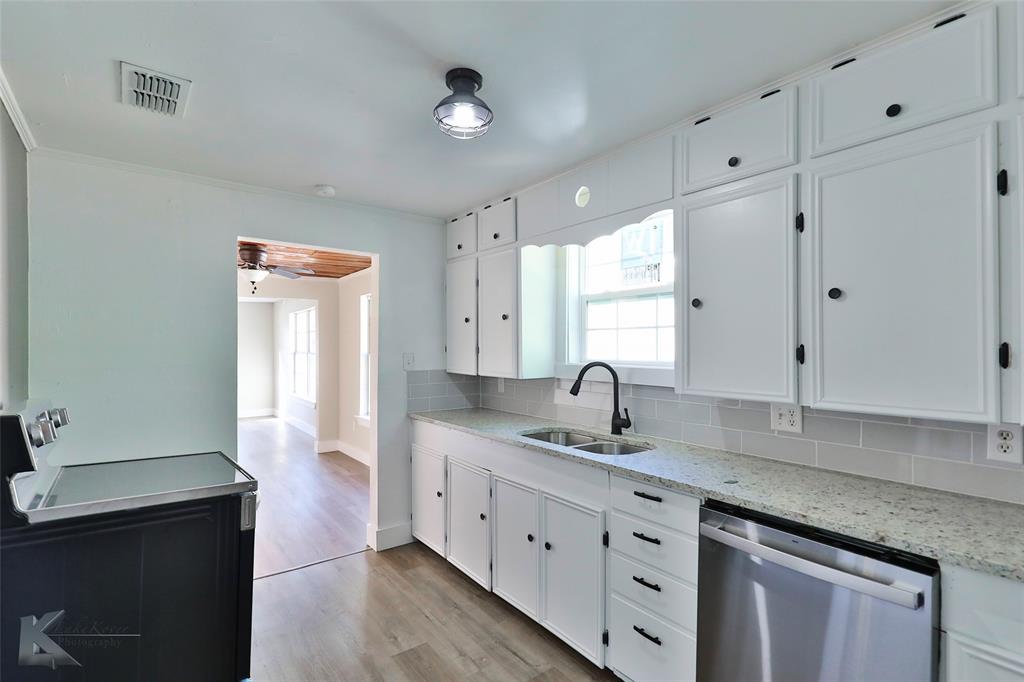 1557 Chestnut Street Property Photo 15