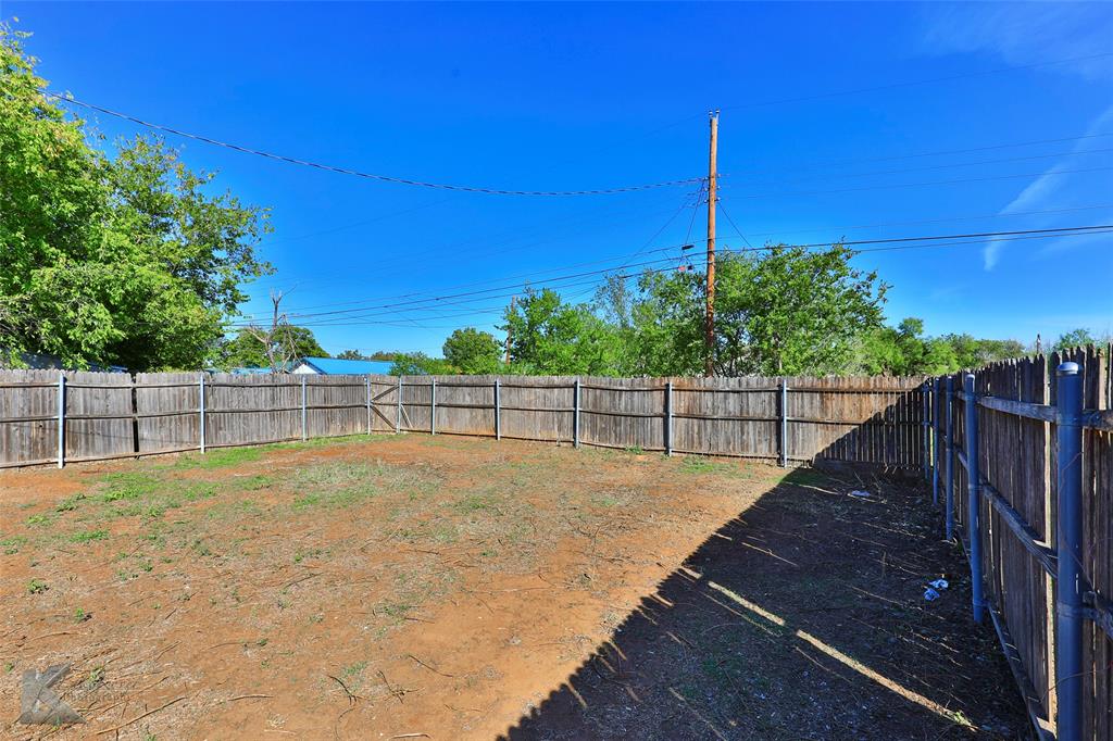 1557 Chestnut Street Property Photo 32