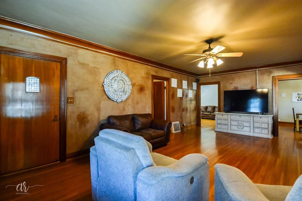 1106 E Reynolds Street Property Photo 5