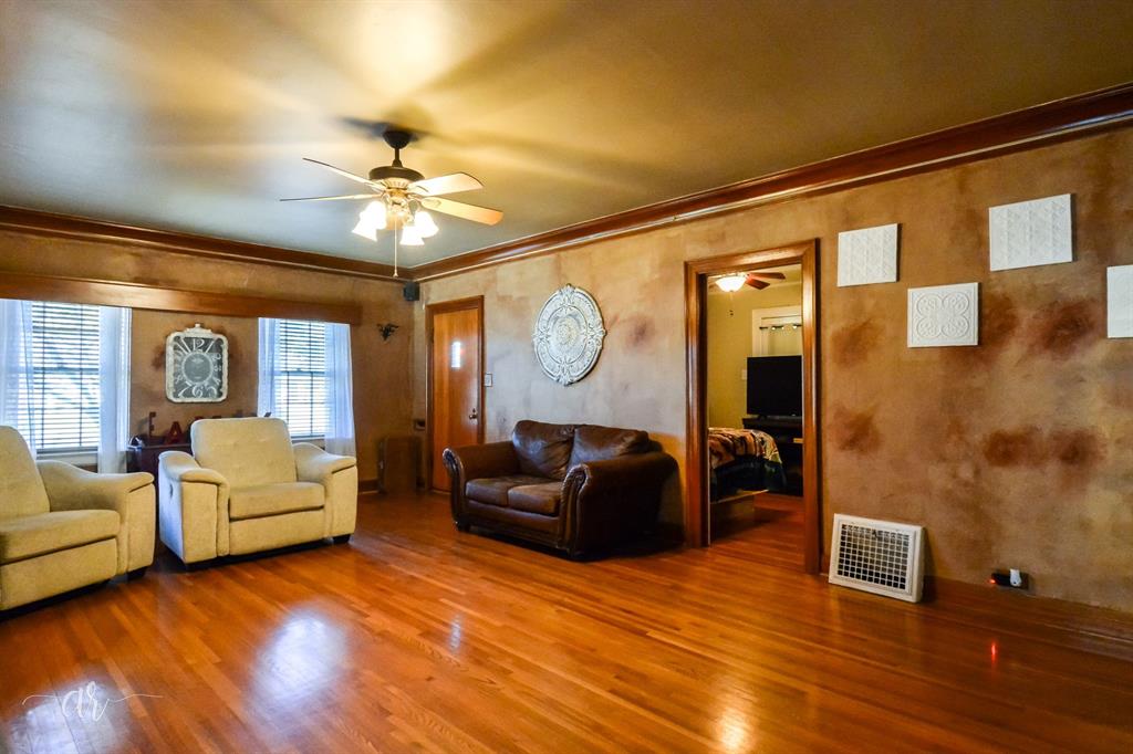 1106 E Reynolds Street Property Photo 6