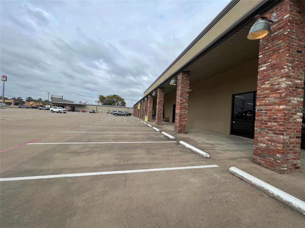 1930 N Trade Days Boulevard Property Photo 15