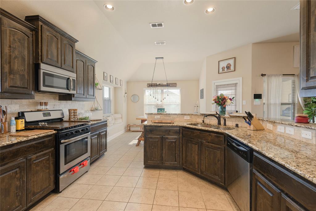 1109 Colonial Drive Property Photo 5