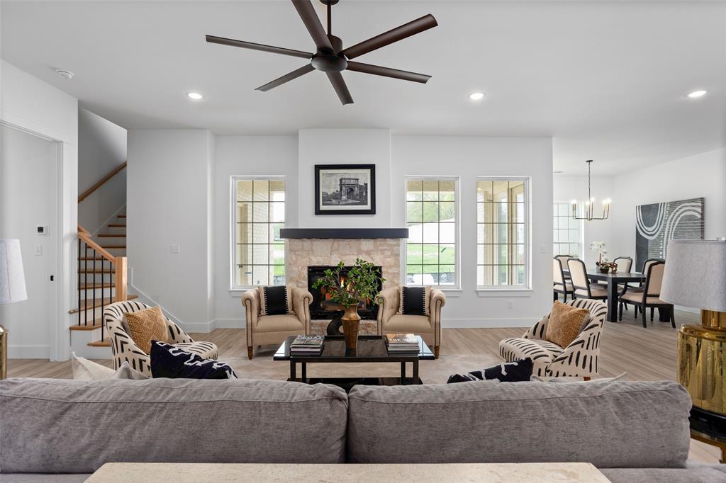 170 Hulen Circle Property Photo 4