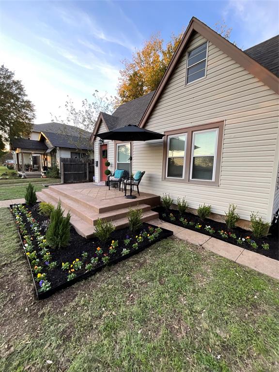 4730 Calmont Avenue Property Photo 3