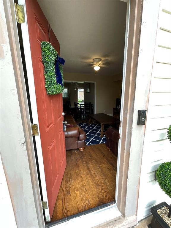4730 Calmont Avenue Property Photo 5