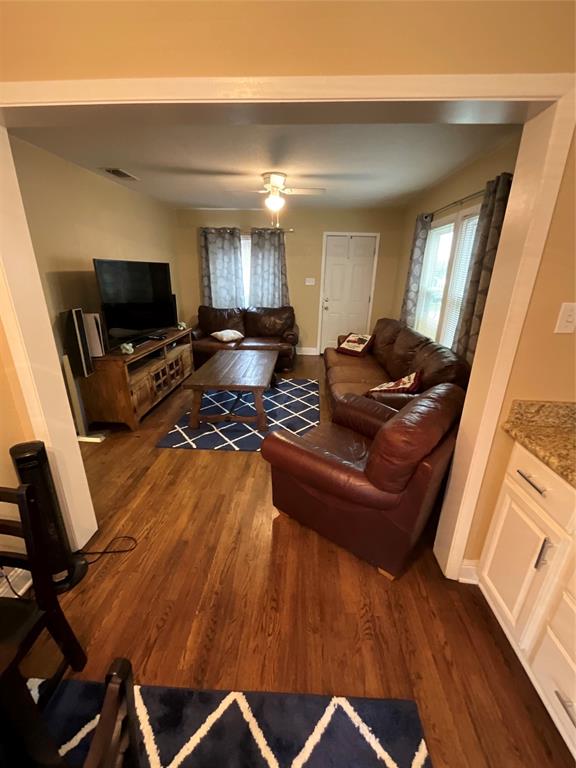 4730 Calmont Avenue Property Photo 7
