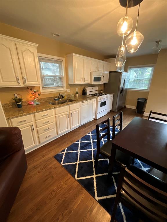 4730 Calmont Avenue Property Photo 8