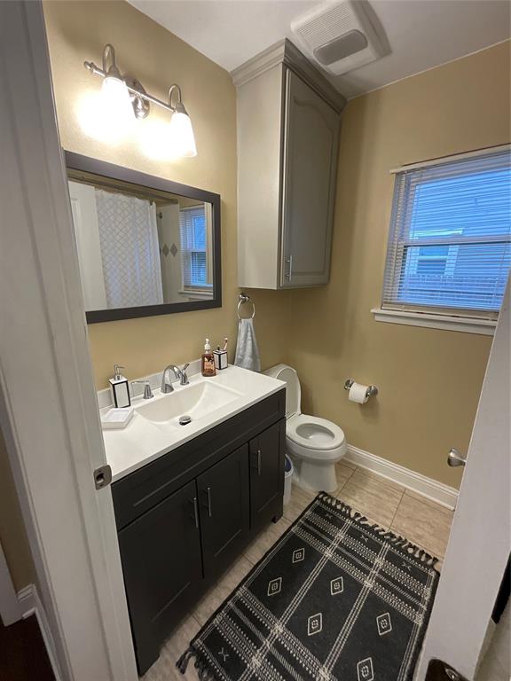 4730 Calmont Avenue Property Photo 11
