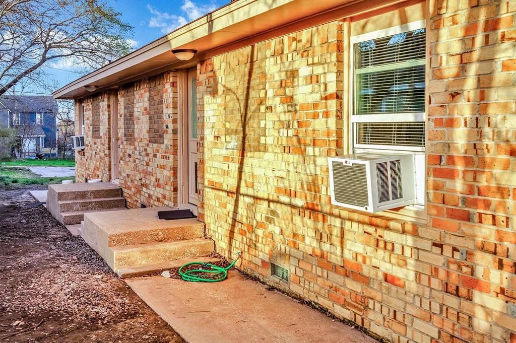 901 S Barrett Avenue Property Photo 11