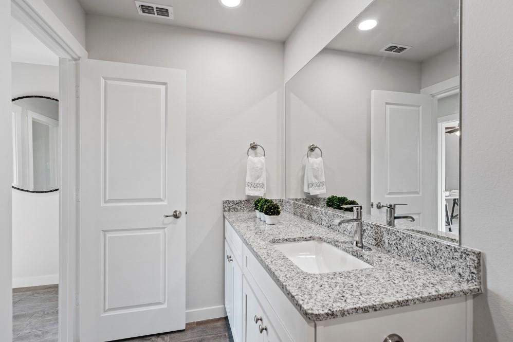 815 Waterford Way Property Photo 34