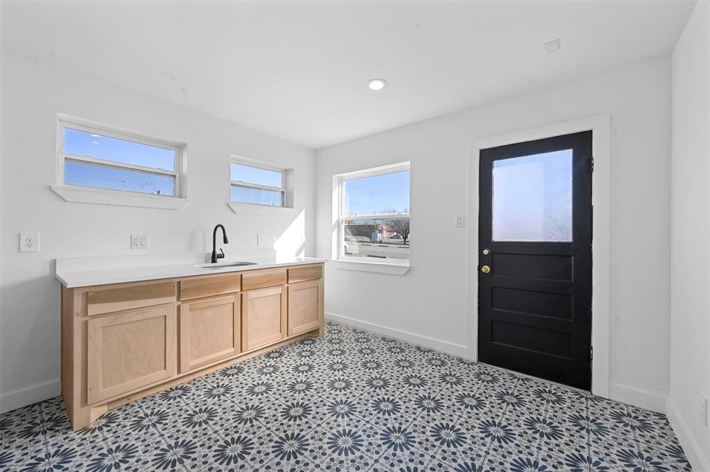 2815 Wesley Street Property Photo 4