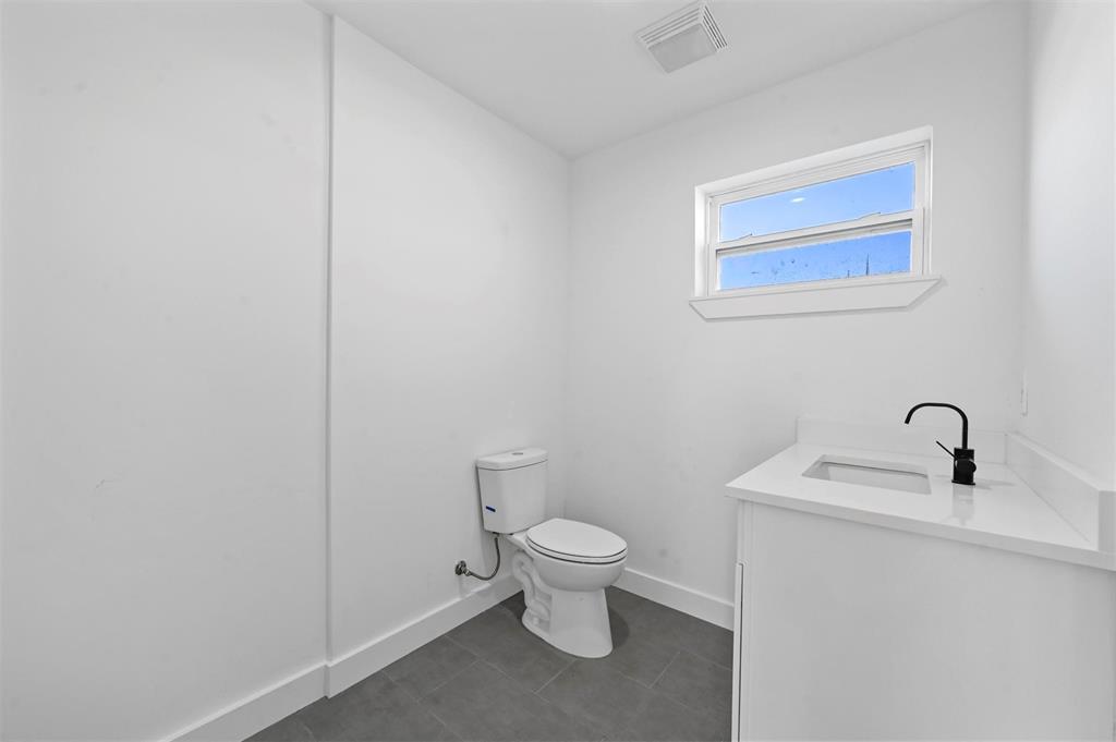 2815 Wesley Street Property Photo 5