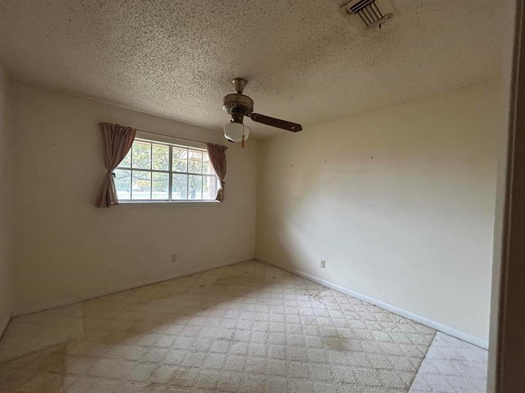 4589 N State Highway 121 Property Photo 14
