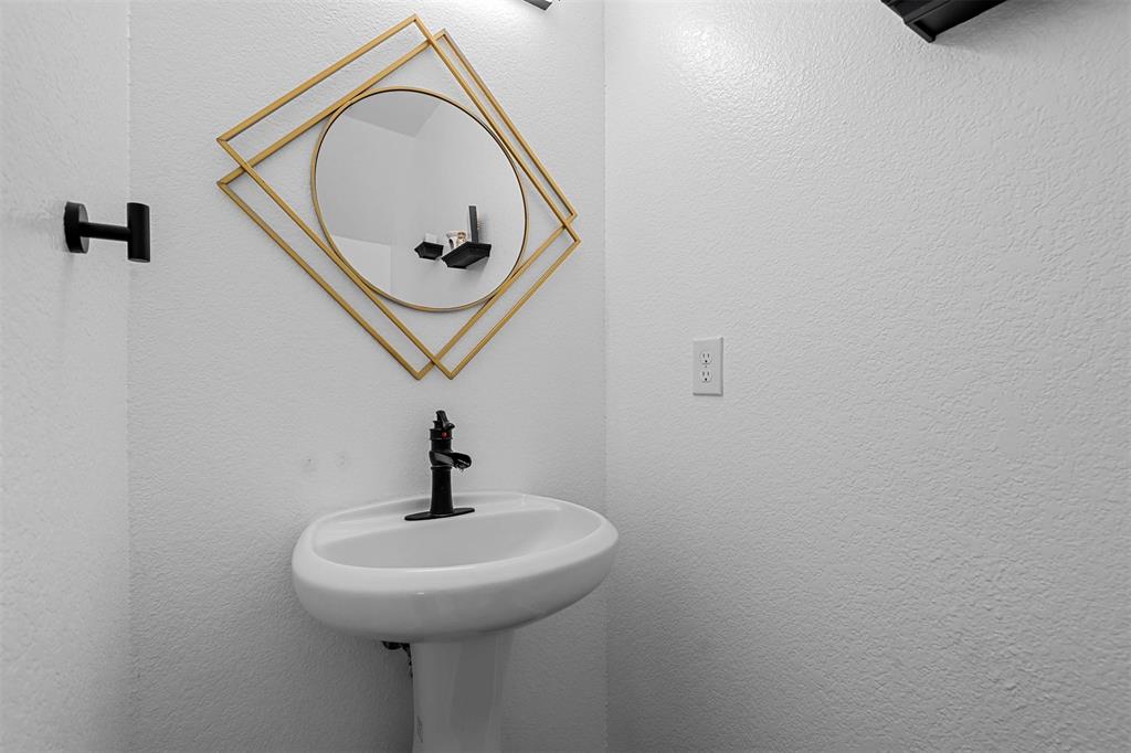 9212 Curacao Drive Property Photo 7