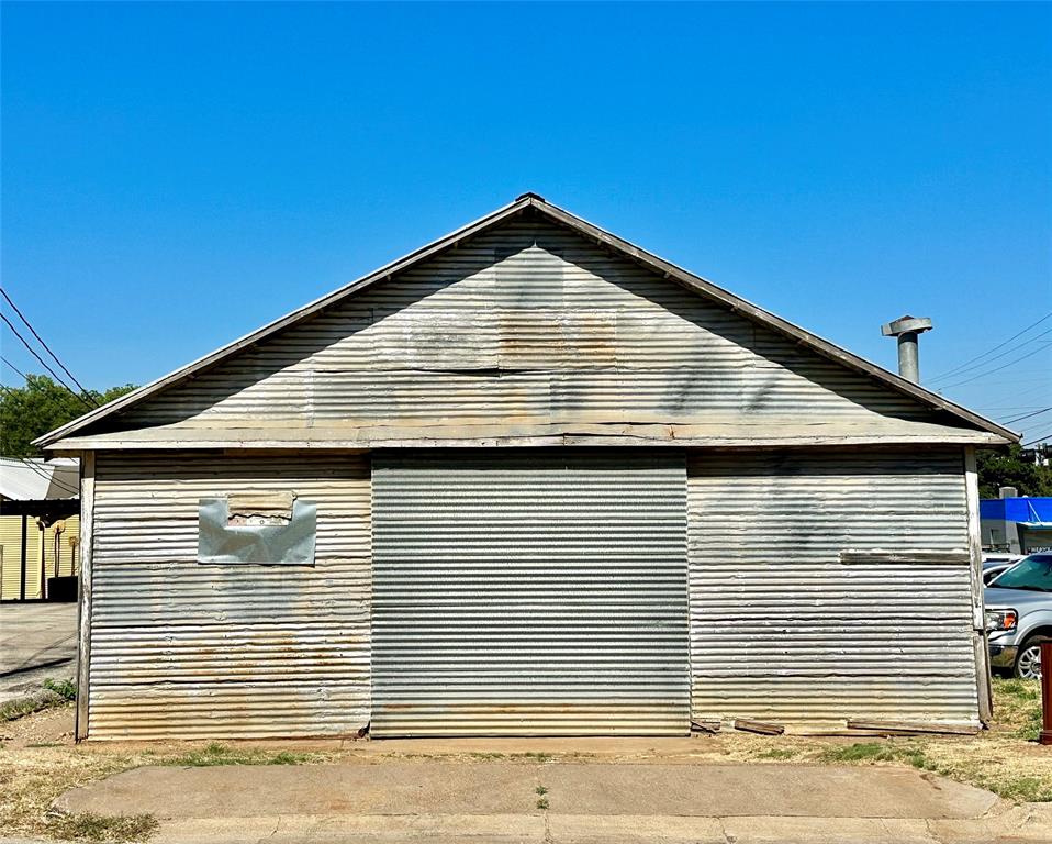 400 Echo Street Property Photo 3