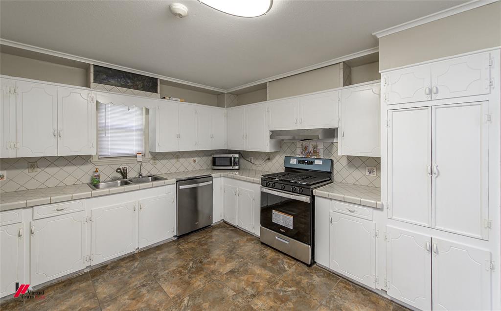 3203 Edson Boulevard Property Photo 5