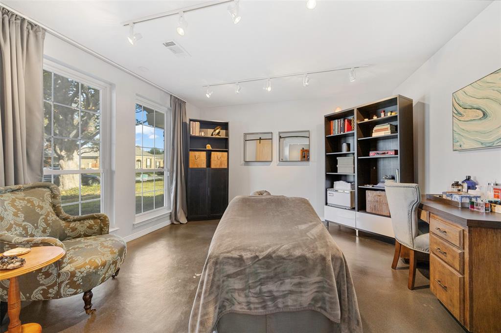508 Wentworth Drive Property Photo 3