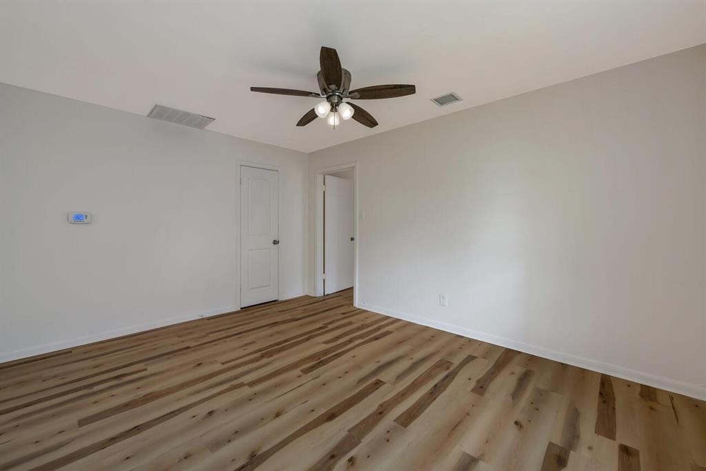 1920 Lyle Avenue Property Photo 5