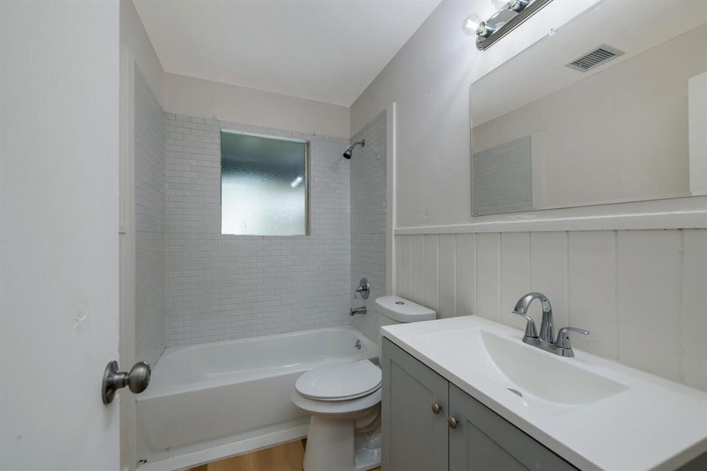 1920 Lyle Avenue Property Photo 9