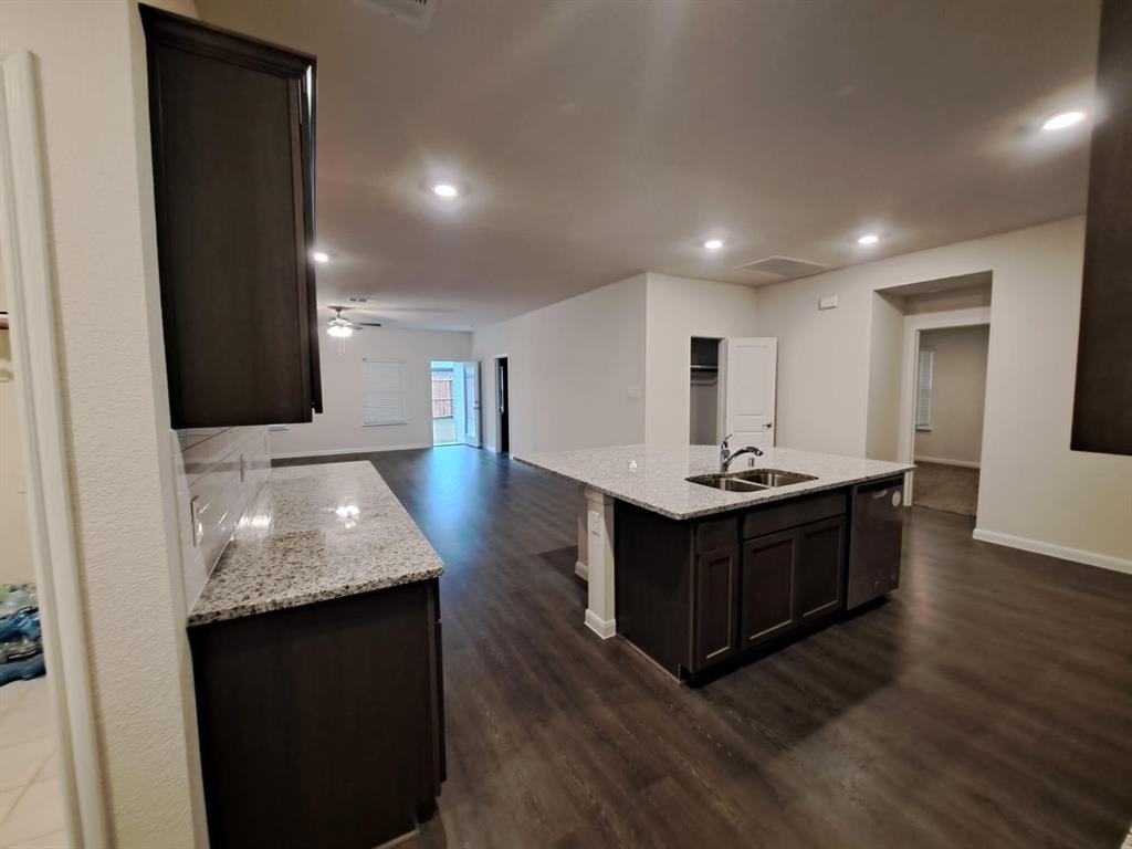 605 Spur Ridge Property Photo 2