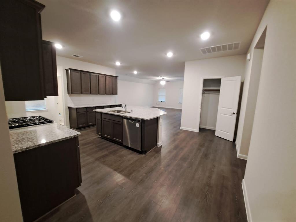 605 Spur Ridge Property Photo 4