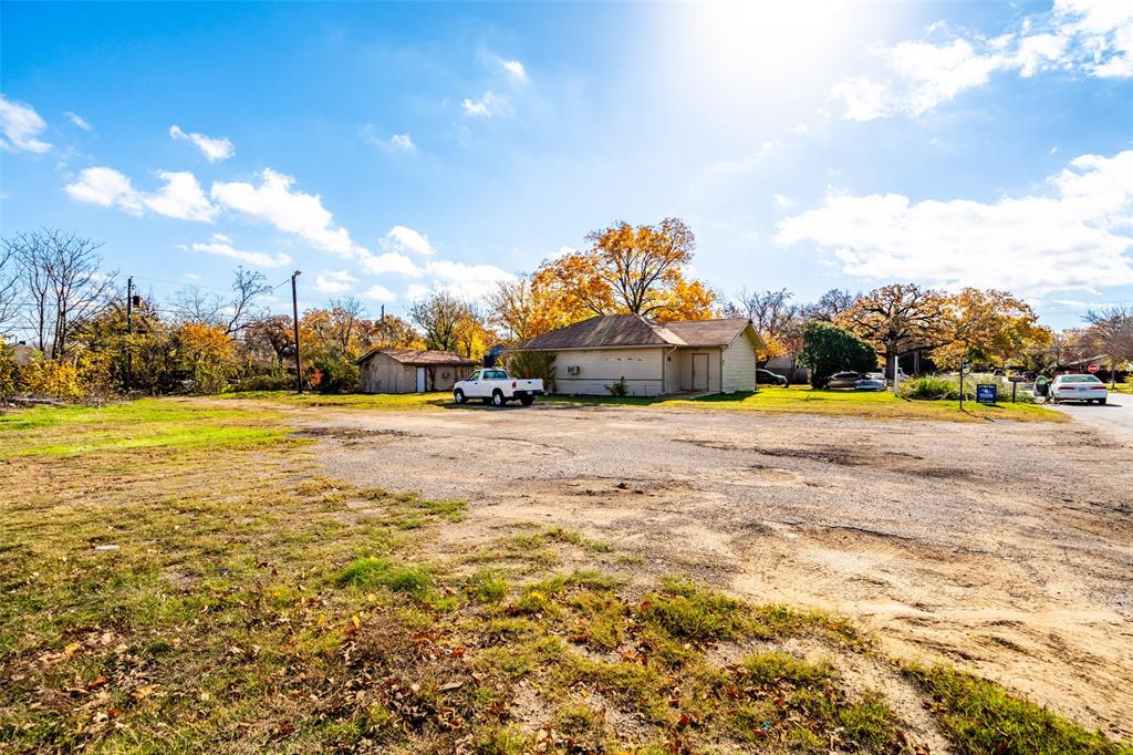 211 Broadmoor Avenue Property Photo 2