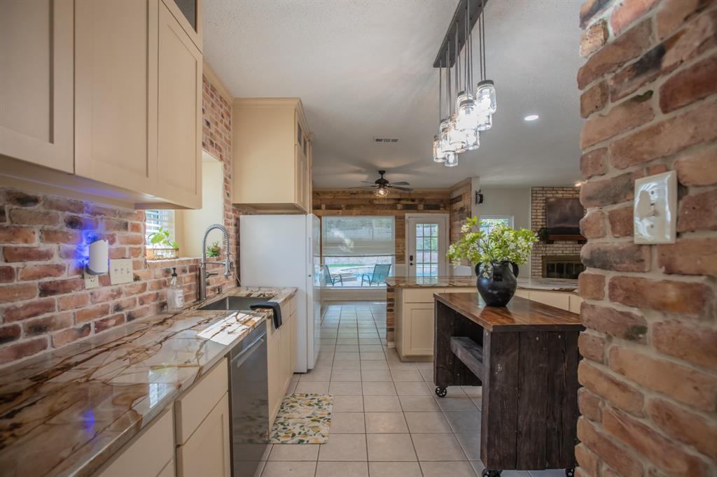 5709 Forrest Green Court Property Photo 3