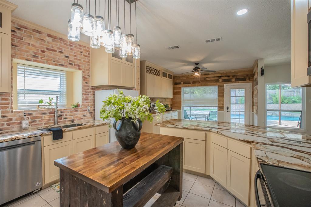 5709 Forrest Green Court Property Photo 4