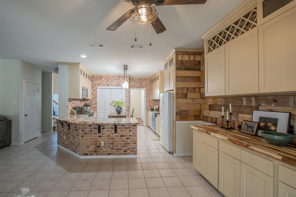 5709 Forrest Green Court Property Photo 5