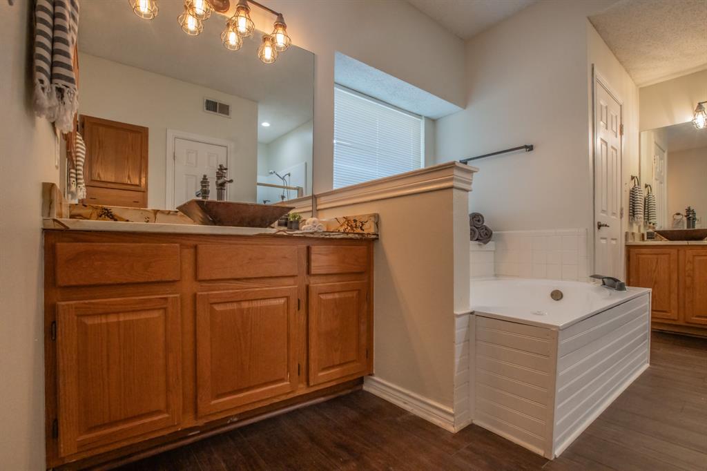 5709 Forrest Green Court Property Photo 10